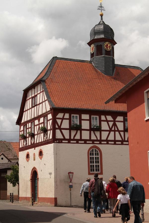Bio-Weingut, Gaestehaus Und Kraeuterhof Flomborn Exterior photo